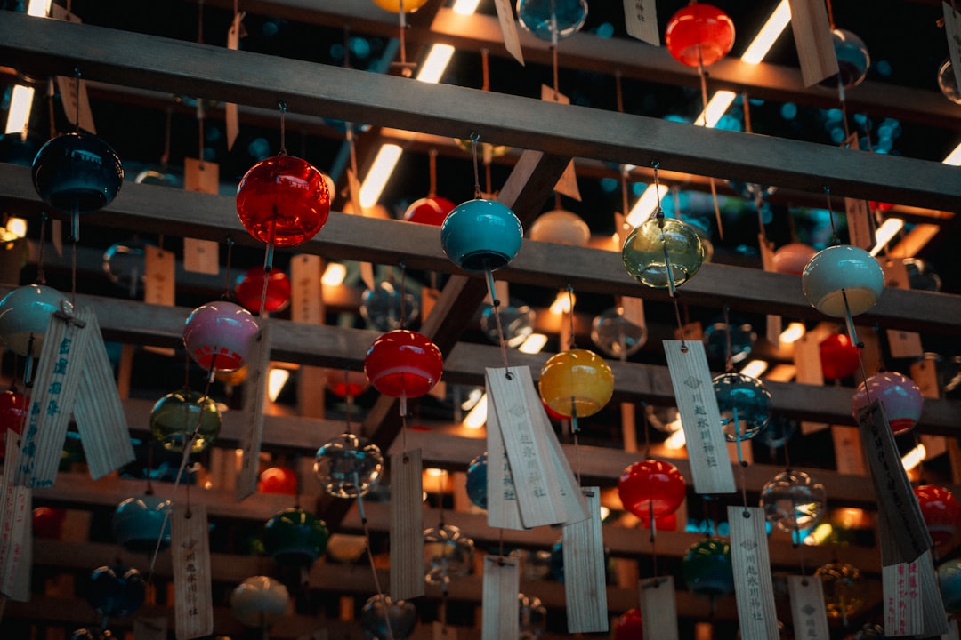 風鈴の風水効果｜音で邪気を払う正しい使い方と素材・方角別ガイド